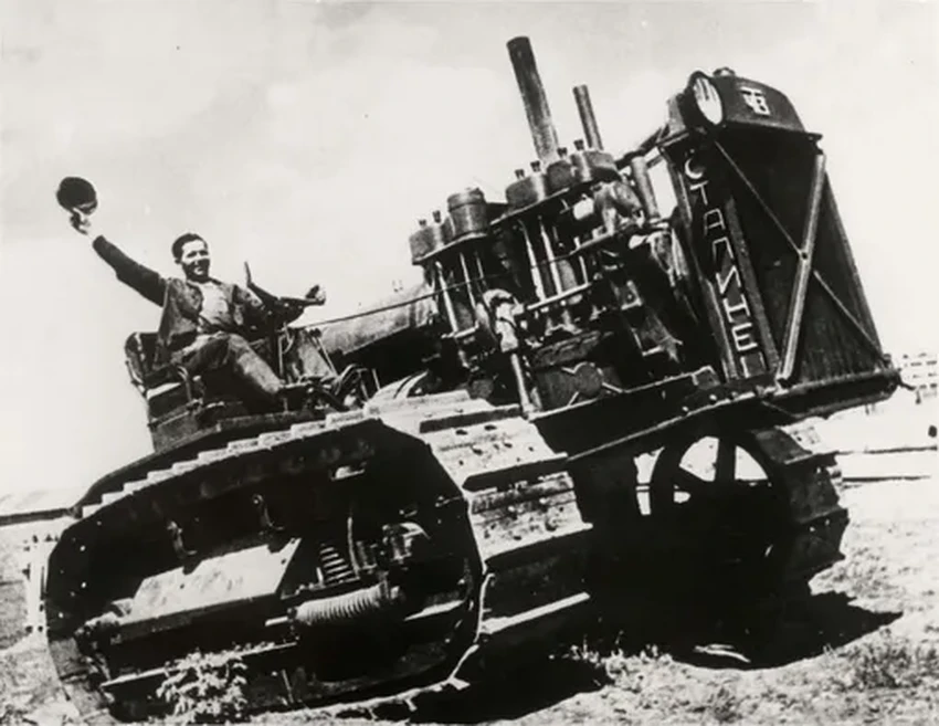 Как работа на тракторе лишала руки умения писать: история советских механизаторов