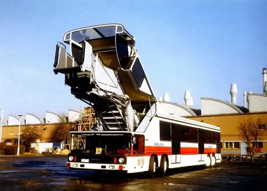 Почему гигантский Ikarus, возивший людей из отеля в самолёт, так и не вышел на маршрут?