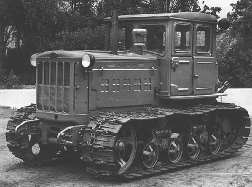 Электрический, паровой, болотный: 5 редких модификаций советского трактора ДТ-54