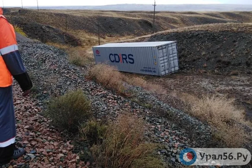 Как ветер сбрасывает контейнеры с поездов: неожиданная причина