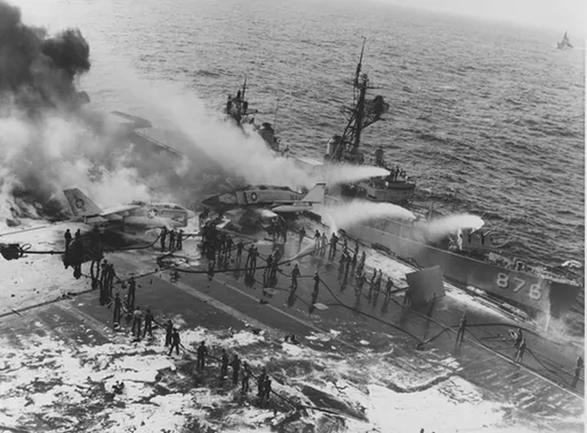 Эффект домино на авианосцах: как одна ракета губила целый корабль