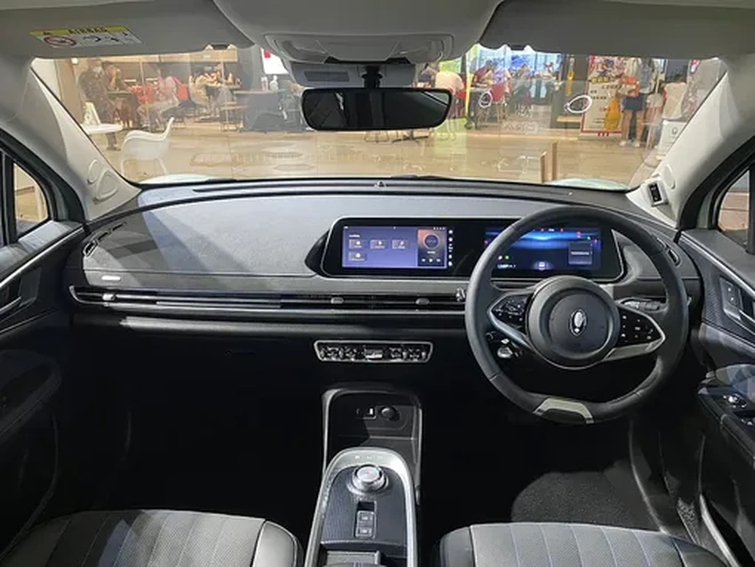 Стильный электрокар Ora Good Cat от экс-дизайнера Porsche едет в Россию