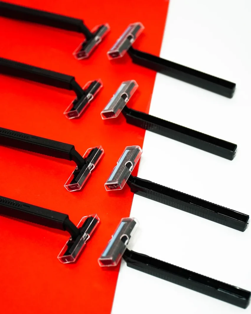 Как заточить одноразовую бритву: 4 простых лайфхака с джинсами, ремнём и фольгой