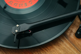 История винила: как появились пластинки на 33 и 45 оборотов в минуту