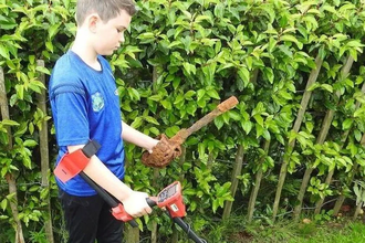 Мальчик с металлоискателем нашёл старинный меч XVIII века на первой прогулке