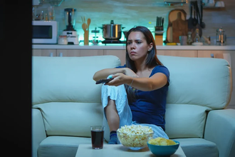 Учёные: долгий просмотр телевизора связан с риском деменции и инсульта