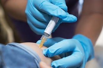 Отказ от вакцин и загрязнение воздуха: главные угрозы здоровью по версии ВОЗ