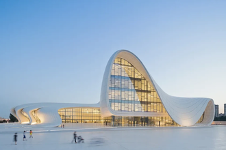 Заха Хадид: малоизвестные факты о жизни и архитектуре легендарной женщины