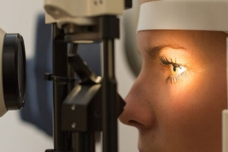 Болезнь Альцгеймера: ищем ранние маркеры в глазах и крови