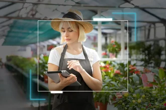 Будущее городских ферм: как умные технологии меняют сельское хозяйство в мегаполисах