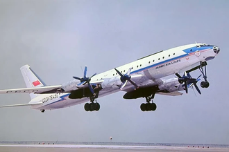 Ту-114: летающий дворец с рестораном, спальными купе и винтовой лестницей