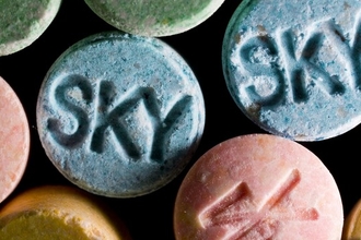 MDMA (экстази) в терапии: как запрещённое вещество помогает лечить ПТСР и аутизм