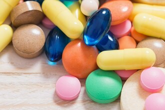 Правые и левые молекулы: как наноспирали создают лекарства будущего