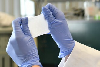 Умная наносетка для точечной доставки антибиотиков в рану против супербактерий