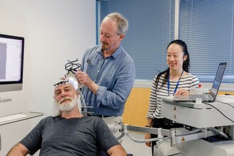 Как звук открывает барьер мозга для лечения Альцгеймера