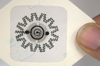 Умный пластырь, активируемый водой: как ускорить заживление хронических ран