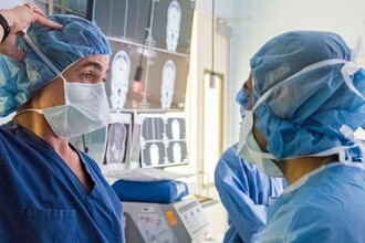 Лечение опухолей мозга: как наночастицы золота меняют подход к терапии