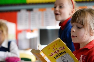 Два языка с пеленок: как билингвизм развивает внимание у младенцев