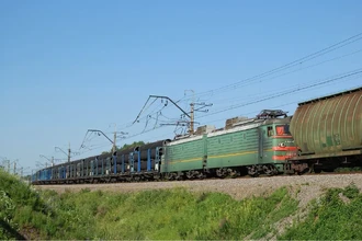 Зачем в середину поезда встраивают локомотивы и как ими управлять