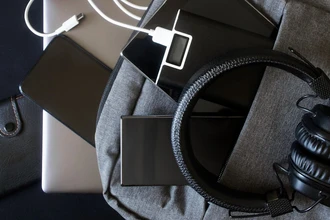 10 полезных гаджетов для путешествий: что взять с собой в поездку