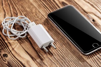 Зарядка для смартфона: как выбрать надёжное и безопасное устройство