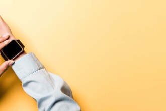 Как выбрать умные часы в подарок: модели для детей, взрослых и старшего поколения