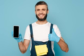 Чем правильно протирать экраны: телевизора, смартфона, ноутбука и монитора