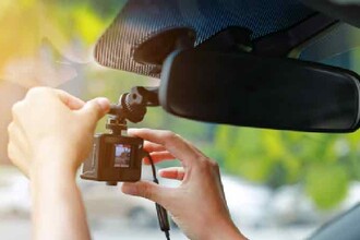 Выбор видеорегистратора: полное руководство по функциям, углу обзора и памяти