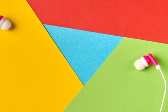 6 полезных аксессуаров для Android-смартфонов: зарядка, игры и съемка