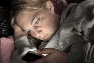 Портит ли телефон зрение? Научный взгляд и реальная защита