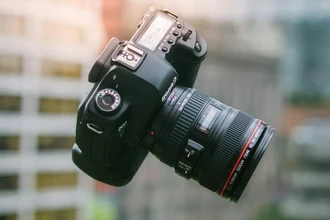 Лучшие камеры 2025 года: чем отличились Nikon, Sony и Canon