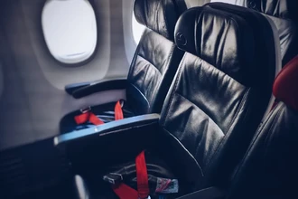 Почему в самолетах и автомобилях используются разные ремни безопасности