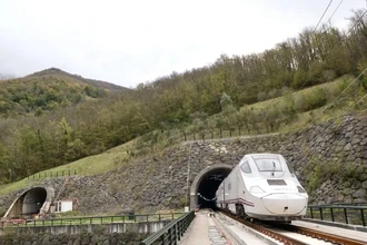 Три рельса под горой: как построили самый сложный тоннель в Испании