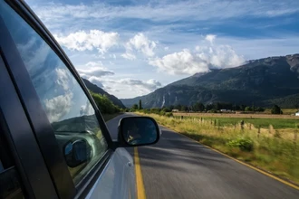 Как читать знаки для отдыха на трассе: короткий гид для водителей