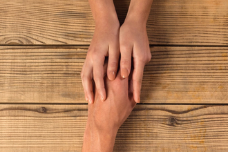 Возвращение экстази: как МДМА-терапия лечит отношения после травмы