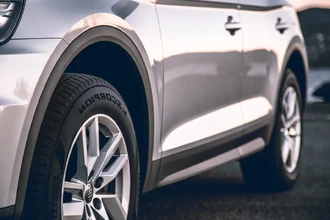 Технологии гонок Формулы-1 в ваших шинах: безопасность для любого авто