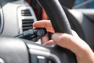 Поворотники: правила для кругового движения, парковки и сложных ситуаций