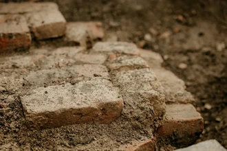 Найдены древнейший календарь и кость предка «хоббитов»: главные археологические новости