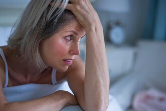 Хронический недосып — прямой путь к Альцгеймеру? Что говорят учёные