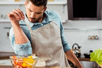 Соль и рак желудка: как привычка досаливать пищу повышает риск онкологии