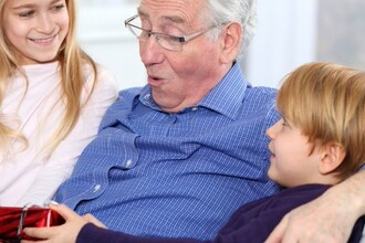 Бабушки и дедушки: как старшее поколение подарило человечеству долголетие