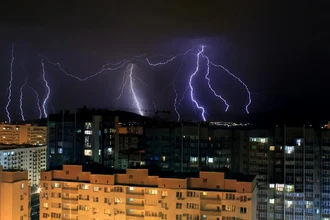 Что делать во время грозы: советы врача, как избежать удара молнии