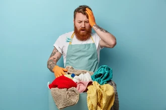 5 вещей, которые нельзя стирать с остальным бельём: как спасти одежду