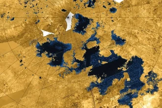 Титан, спутник Сатурна: в чем разница между его реками и метановыми морями?