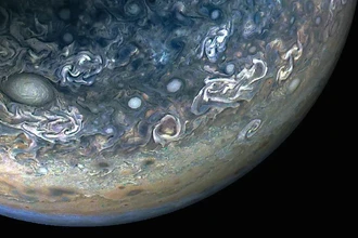 «Юнона» сняла хаотичную красоту облаков Юпитера