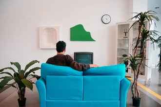 Какие короткие вечерние упражнения улучшают качество сна: данные учёных