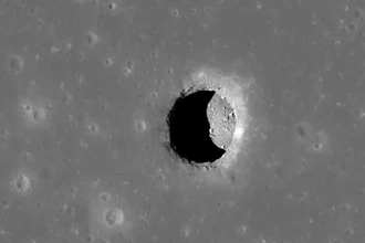 Учёные нашли первую пещеру на Луне для защиты будущей базы колонистов