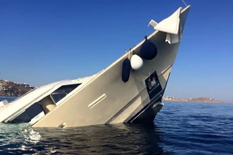 Эксперимент: какие способы заделать пробоину в яхте работают на самом деле