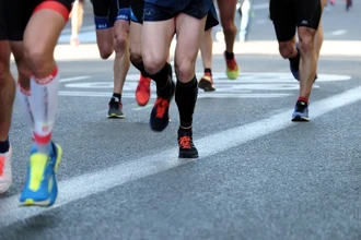 Когда ходьба сжигает больше калорий, чем бег? Ответ зависит от вашей скорости