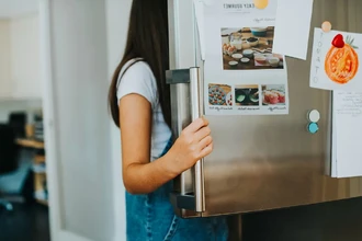 Царапины на холодильнике: как убрать своими руками быстро и легко